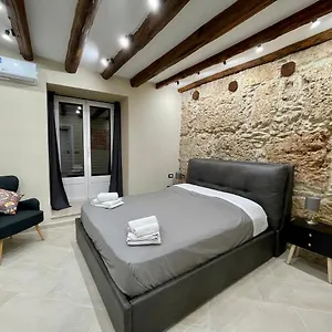 tommys-rooms.palermohotels.org/